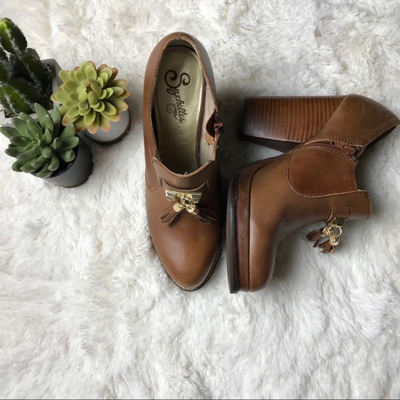 Booties with Tassel Detail - Picture 2 of 6